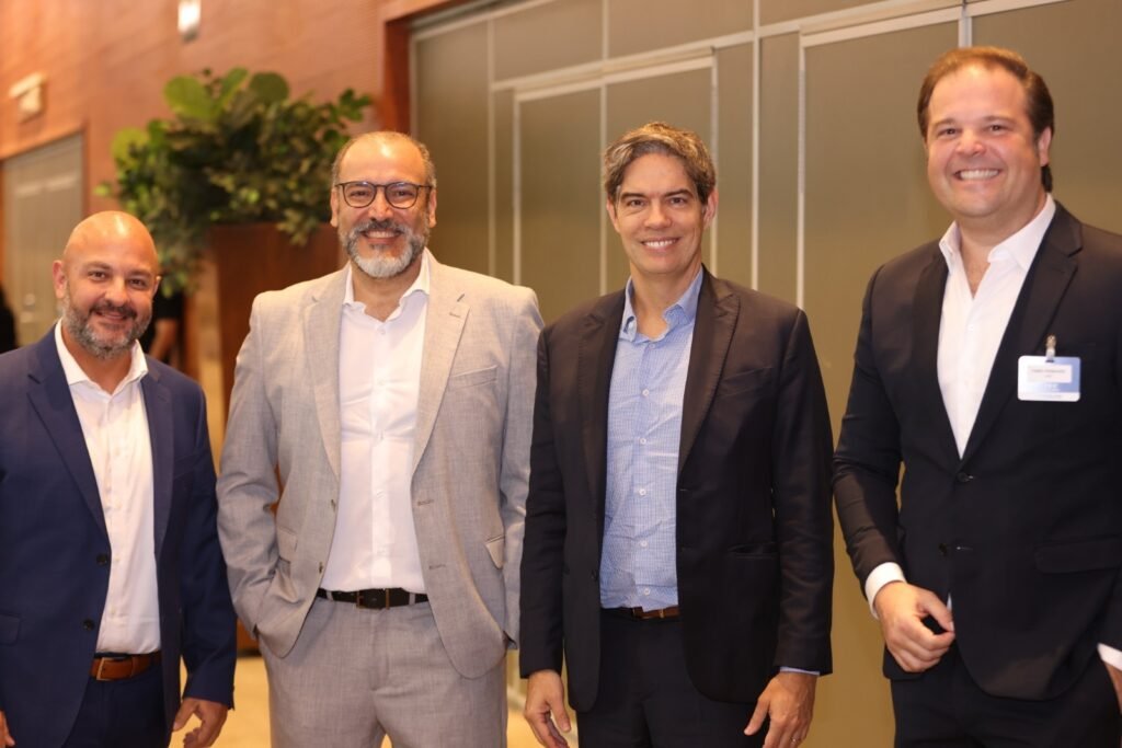 Momento favorável para o mercado de aquisições e fusões no Brasil foi tema central abordado por Ricardo Amorim e Carlos Arruda no Encontro LIDE Ribeirão Preto