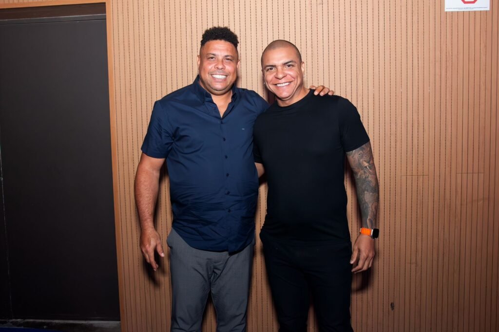 Em campanha do Itaú Empresas, Ronaldo Fenômeno surpreende Clemilson Correia, empreendedor de Maringá