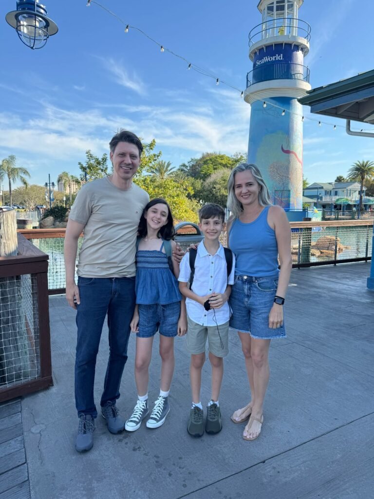 Dr. Gustavo Carvalho aproveita férias na Disney com a família