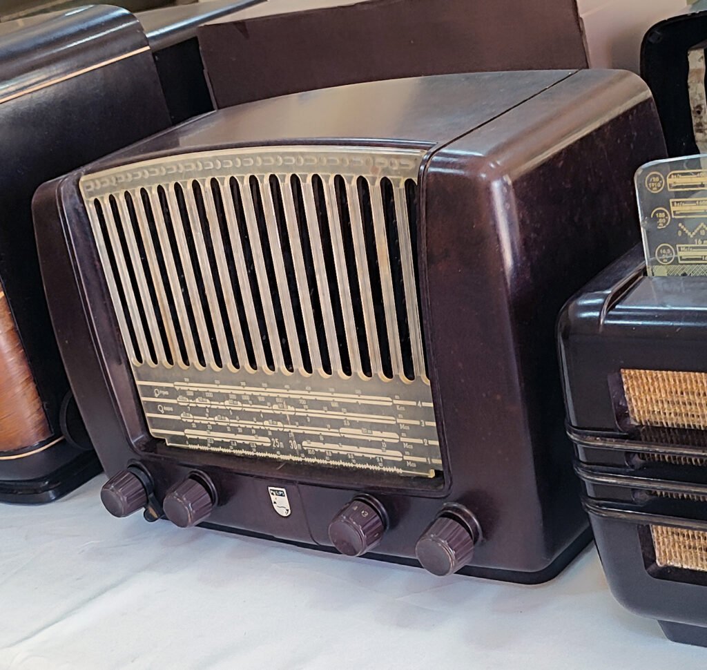 Fundação Cultural de Serrana apresenta a exposição “Nas ondas do rádio”