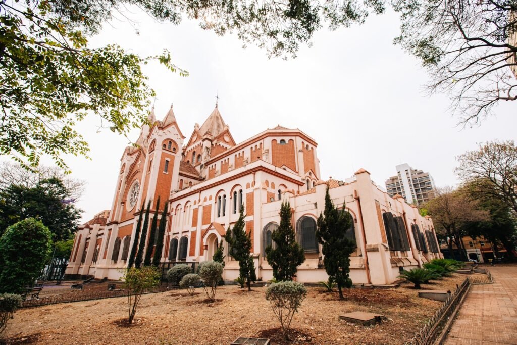 Quermesse da Catedral une tradição e solidariedade em campanha por restauração histórica