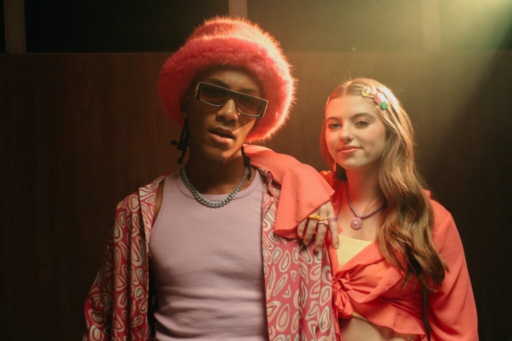 Agyei Augusto lança clipe da envolvente “Tok Tok” com participação especial de Lorena Queiroz