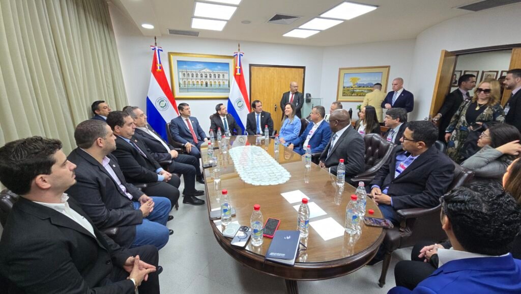 <p>Comitiva no Palácio Legislativo<br />
Foto: divulgacao</p>