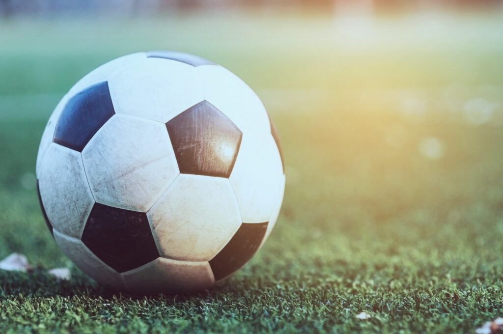 Dívidas crescentes e crise financeira desafiam clubes de futebol; especialista aponta caminhos jurídicos para recuperação