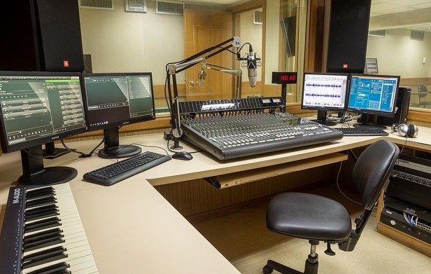 Senac Ribeirão Preto discute o impacto da inteligência artificial na comunicação durante a Jornada Senac de Rádio