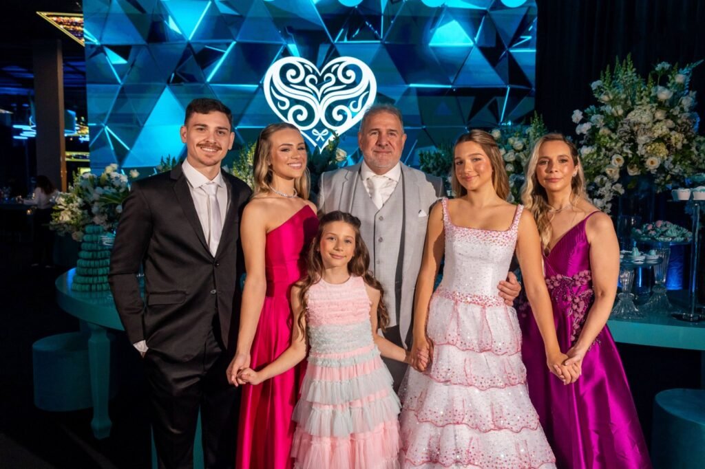 Sofia Schaadt comemora seus 15 anos em grande estilo