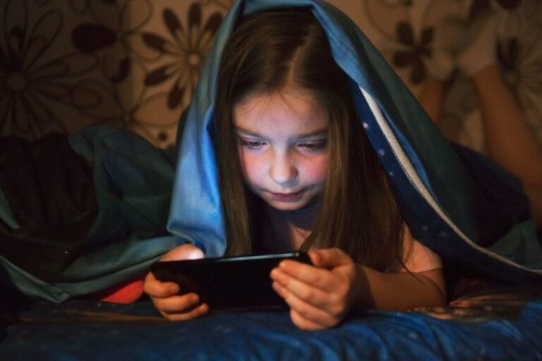 Uso excessivo de telas impactam o desenvolvimento infantil