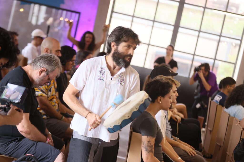 <p>Atividade explora o poder das frequências e vibrações sonoras no bem-estar e na saúde mental<br />
Crédito: Rafael Cautella</p>