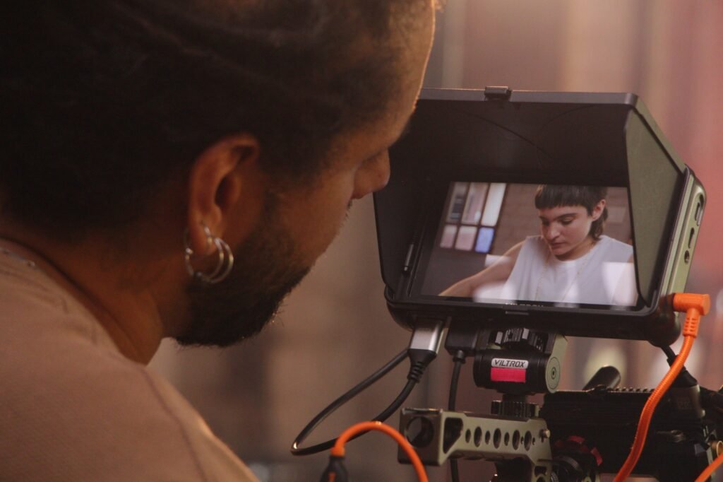 Gali Galó se prepara para retorno à cena musical com produção de novo EP visual