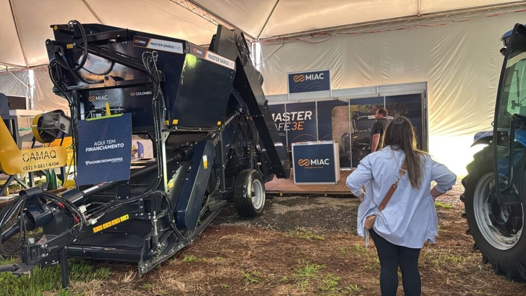 <p>Colombo leva tecnologia para a colheita do café à 6ª edição da Alta Café<br />
Foto: Divulgação</p>