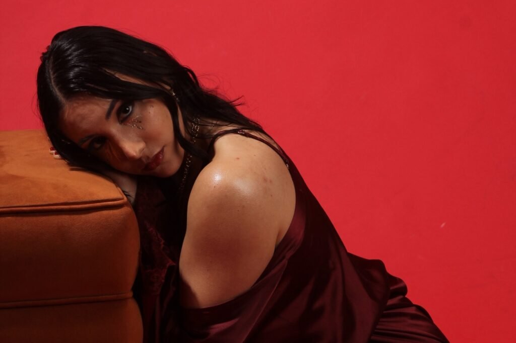 Melissa Milano lança clipe de “Circus” e mergulha em emoções viscerais no EP “The Heart”