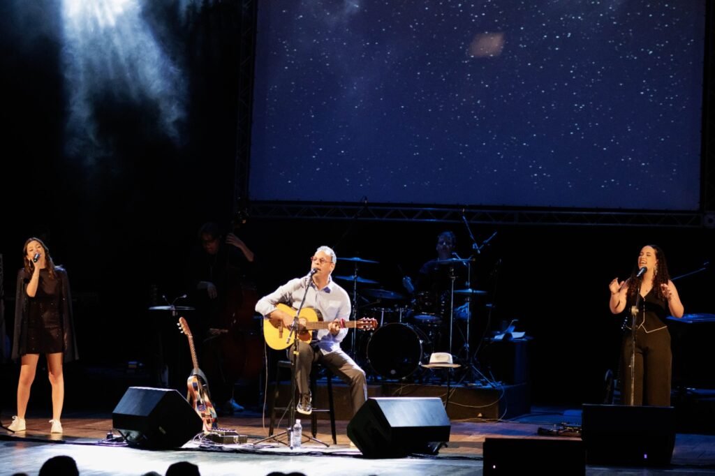 ZUMTHREE se apresenta noTeatro do Campus da USP