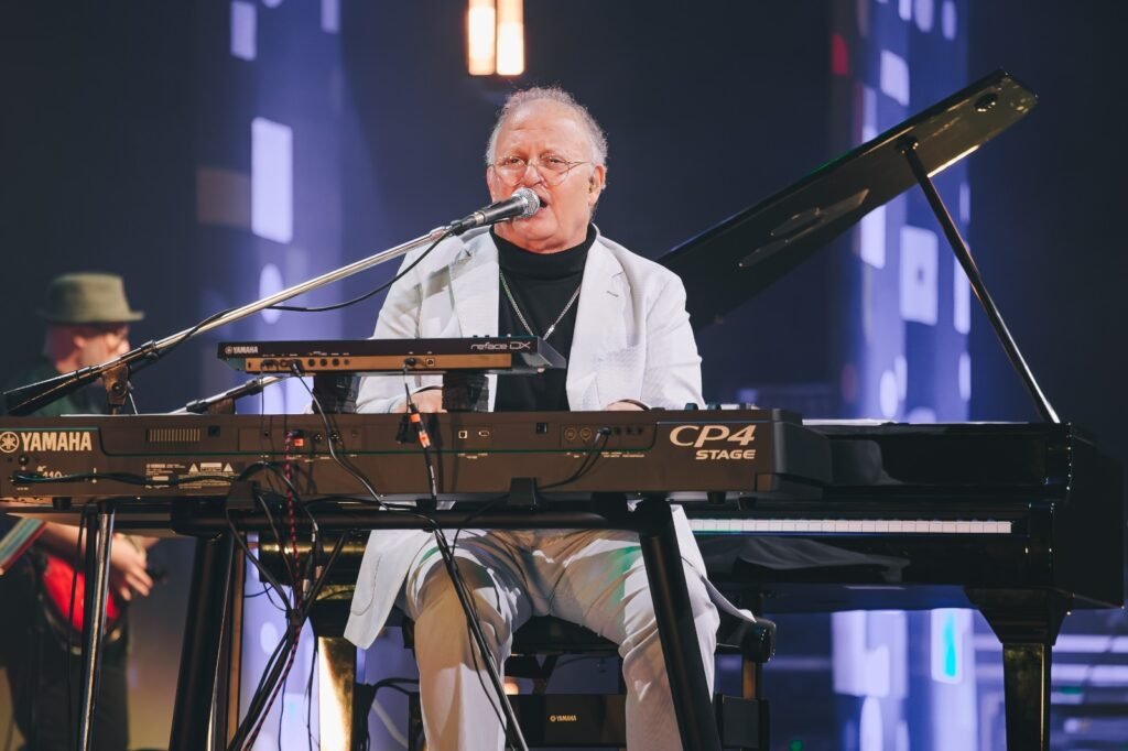 Guilherme Arantes emociona Ribeirão Preto com show repleto de clássicos no Multiplan Hal