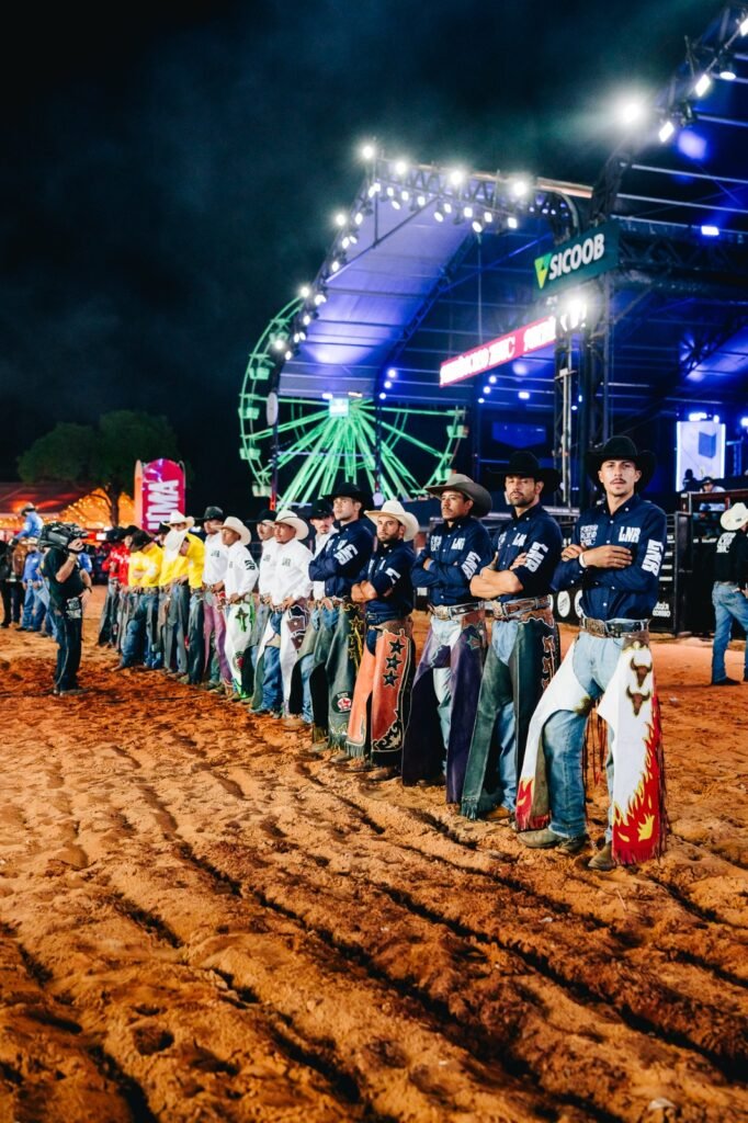 Montarias em touros definem finalistas na arena do Ribeirão Rodeo Music 2026