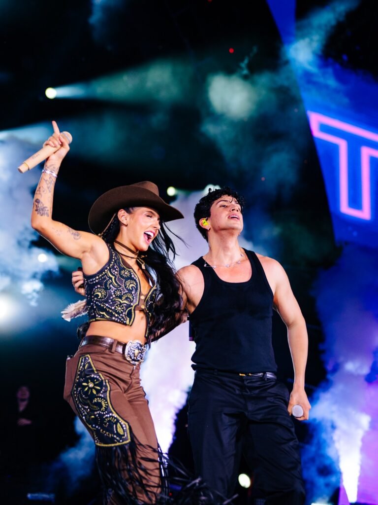 Sertanejo e forró eletrônico dominam a terceira noite do Ribeirão Rodeo Music 2026