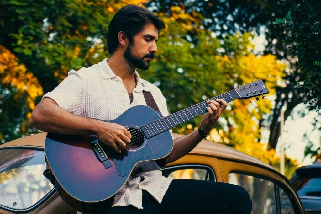 Gabriel Gonti lança clipe de “Eu Vou”, parceria com Deco Martins