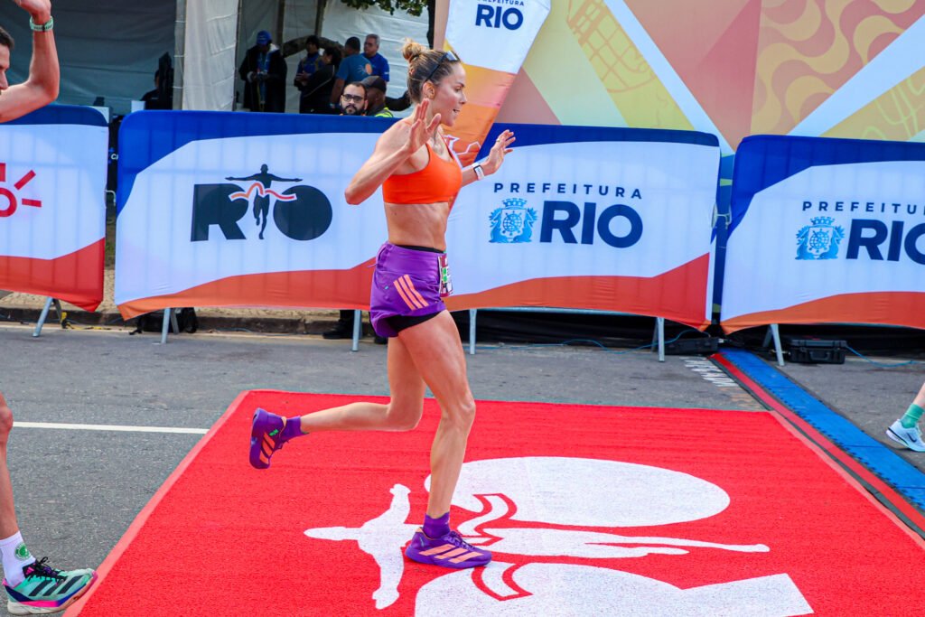 Babi Beluco completa 21km em meia Maratona do Rio meses após dar à luz ao primeiro filho