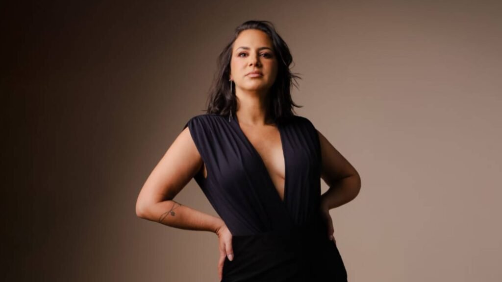 Conheça Jeanny, atriz do Rio que transformou maternidade e humor em fenômeno nas redes