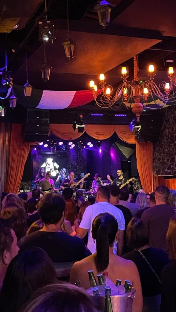 Mais de 4,4 mil horas de rock em 2 anos e celebração especial de aniversário neste fim de semana