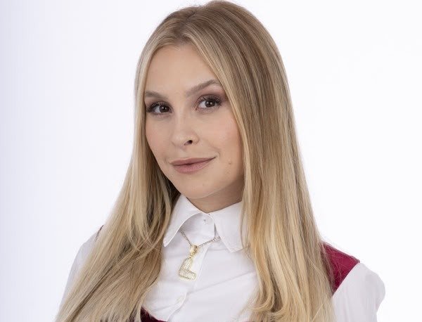 Carla Diaz celebra repercussão de “Então É Amor?”