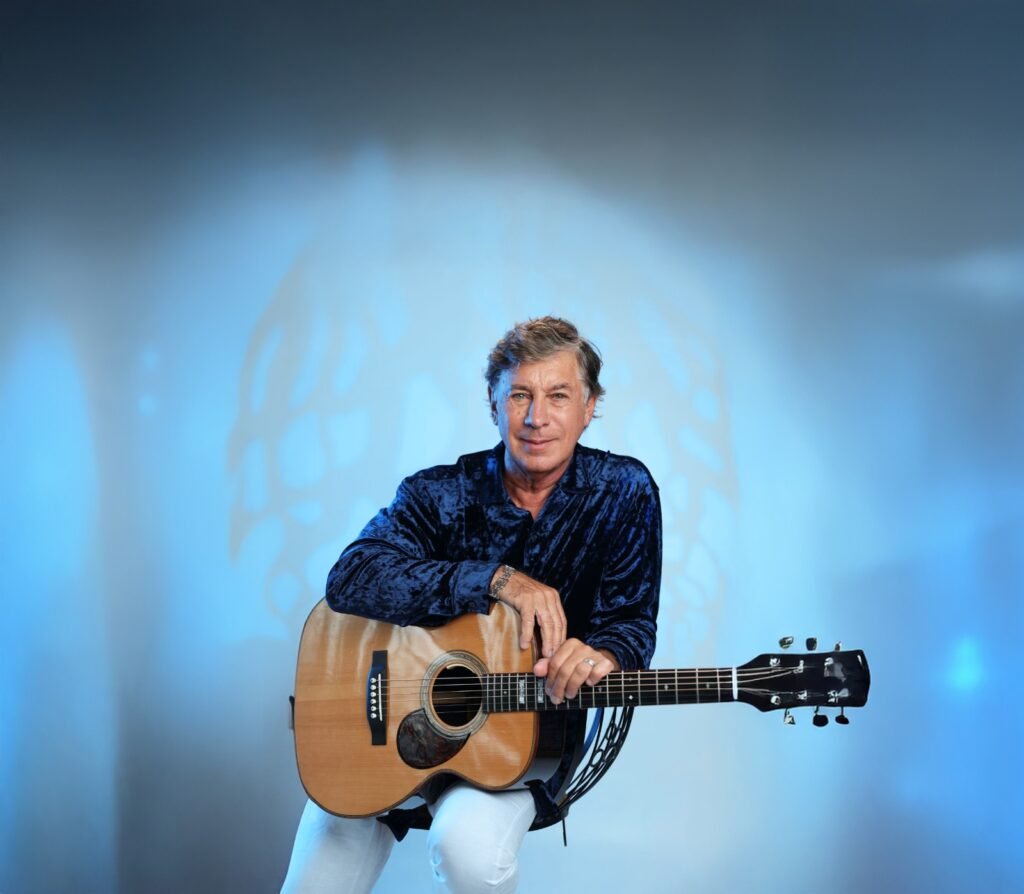 Flávio Venturini celebra grandes sucessos da carreira em apresentação especial no Multiplan Hall