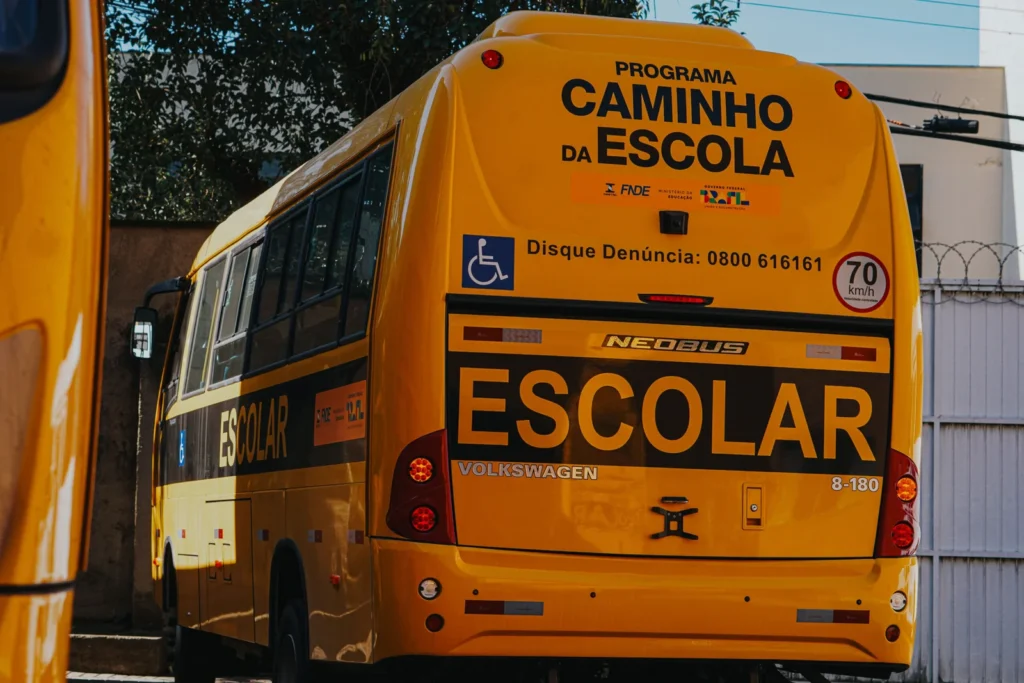Criminosos furtam módulos eletrônicos de cinco ônibus e um caminhão da Educação em Serrana