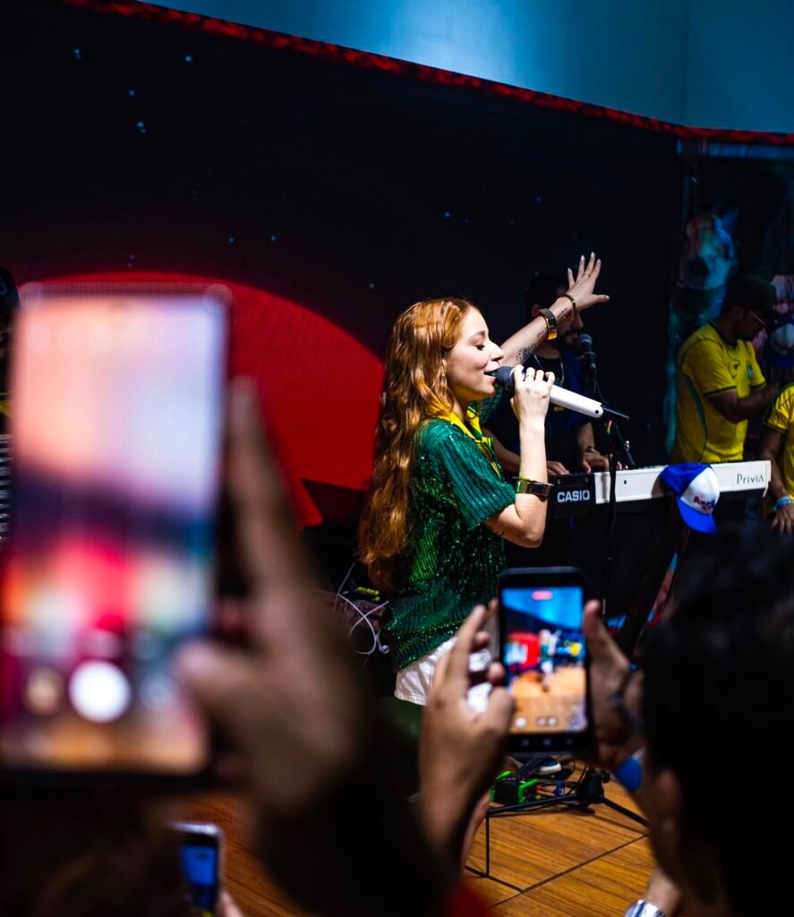 Marília Tavares reúne imprensa, artistas, convidados e fãs em pocket show exclusivo para apresentar novos projetos em Fortaleza