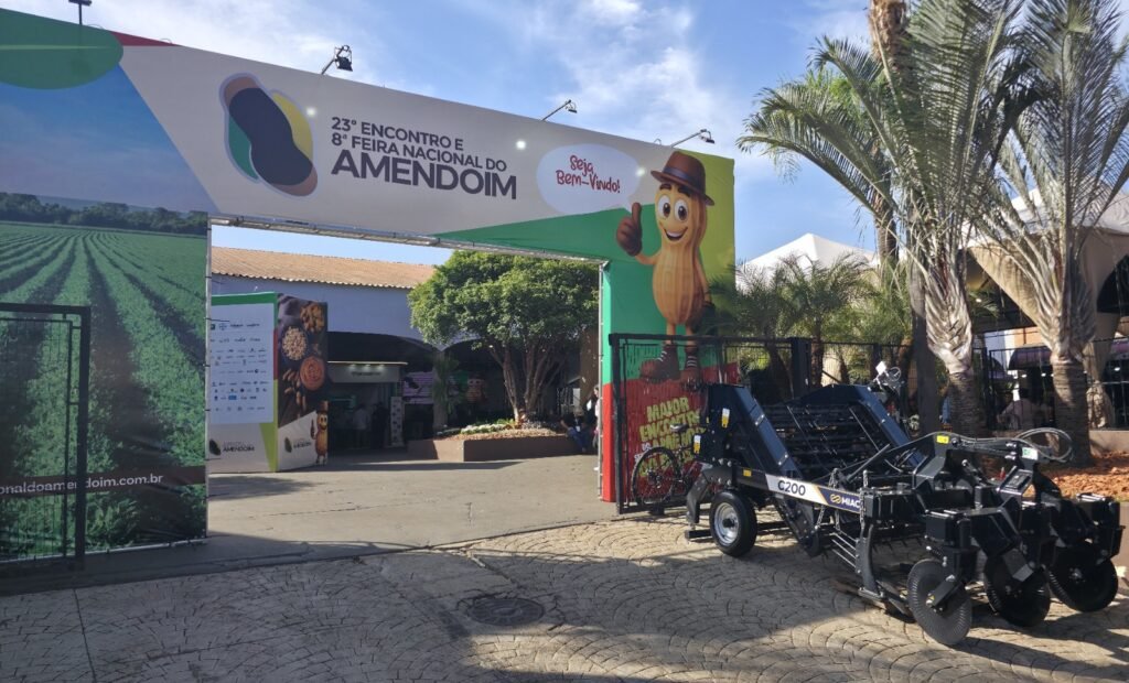 Indústrias Colombo marca presença na 8ª Feira Nacional do Amendoim com estande Miac e podcast com cobertura exclusiva