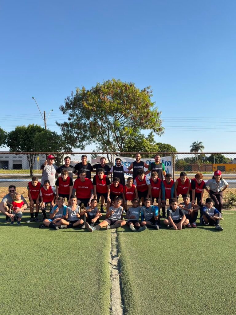 Ademicon promove ação especial com jovens atletas da Escolinha Canarinho