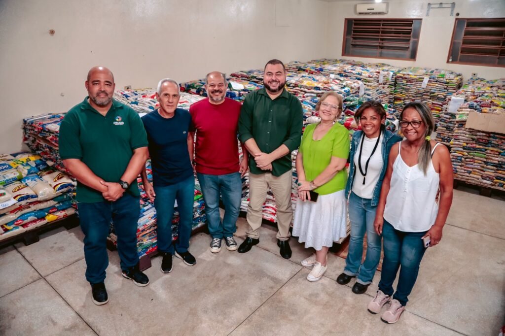 <p>Entrega reuniu representantes do João Rock e da prefeitura de Ribeirão Preto<br />
Crédito: Guilherme Sircili</p>