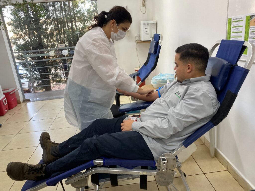 Hemocentro Ribeirão Preto monta estrutura para receber doações de sangue de colaboradores da Estre Ambiental
