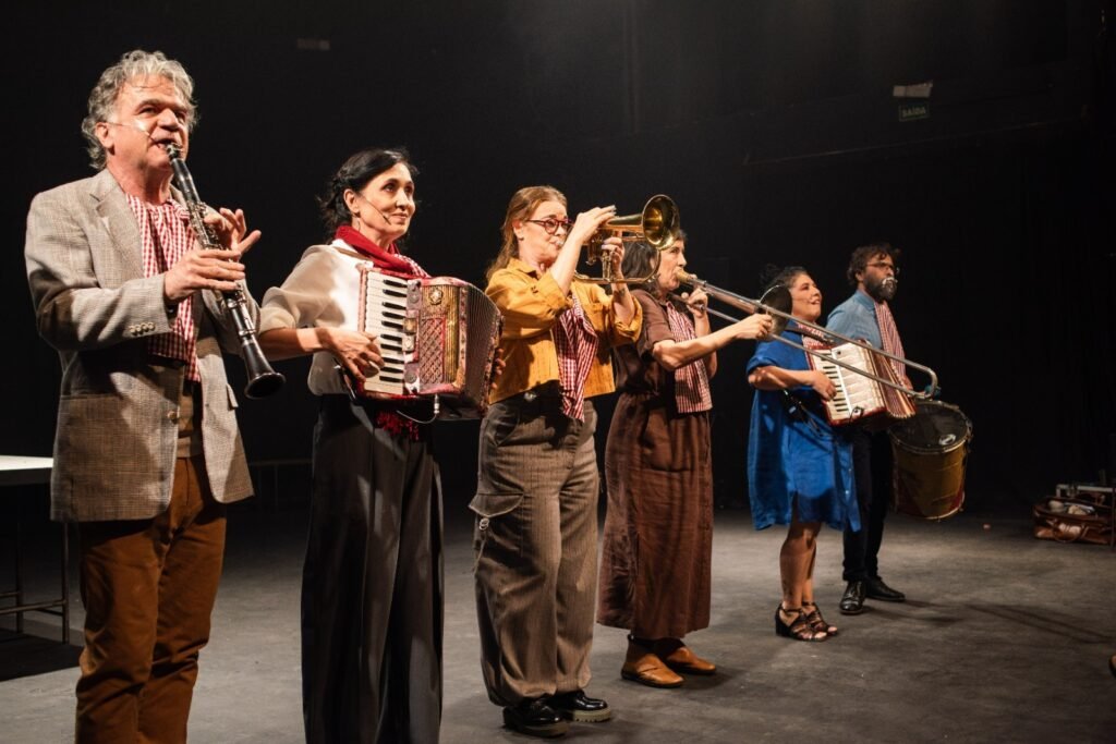 Música, teatro, cinema, histórias, sarau e slam: literatura para além dos livros movimenta a 25ª FIL
