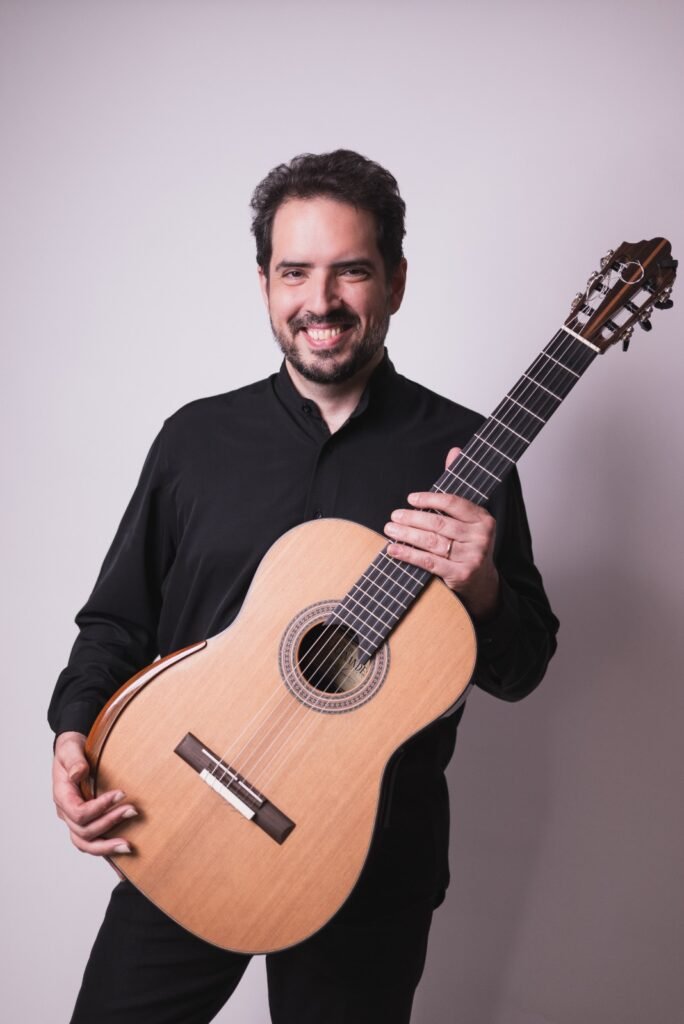 Concertos USP na Catedral recebe recitalde violão de Gustavo Costa